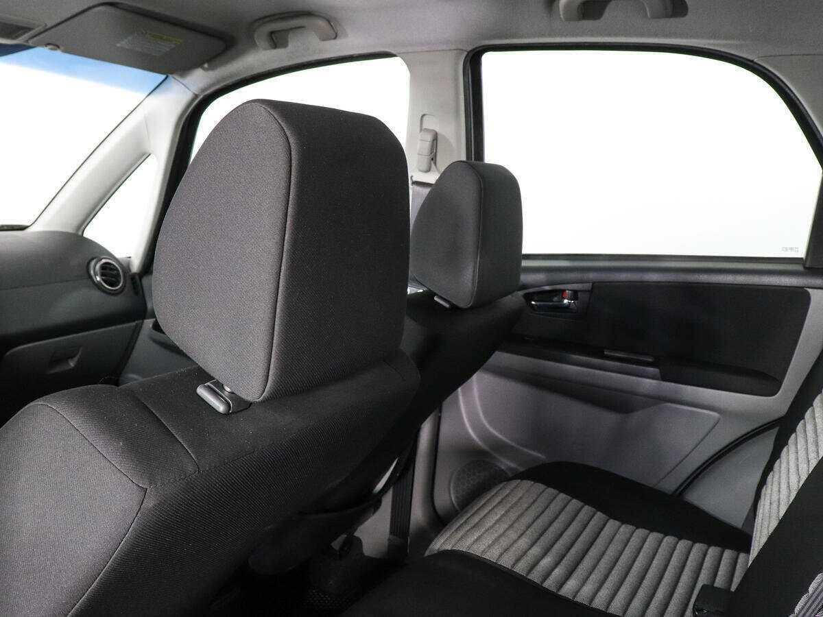 Suzuki SX4, 2011 Фото №12