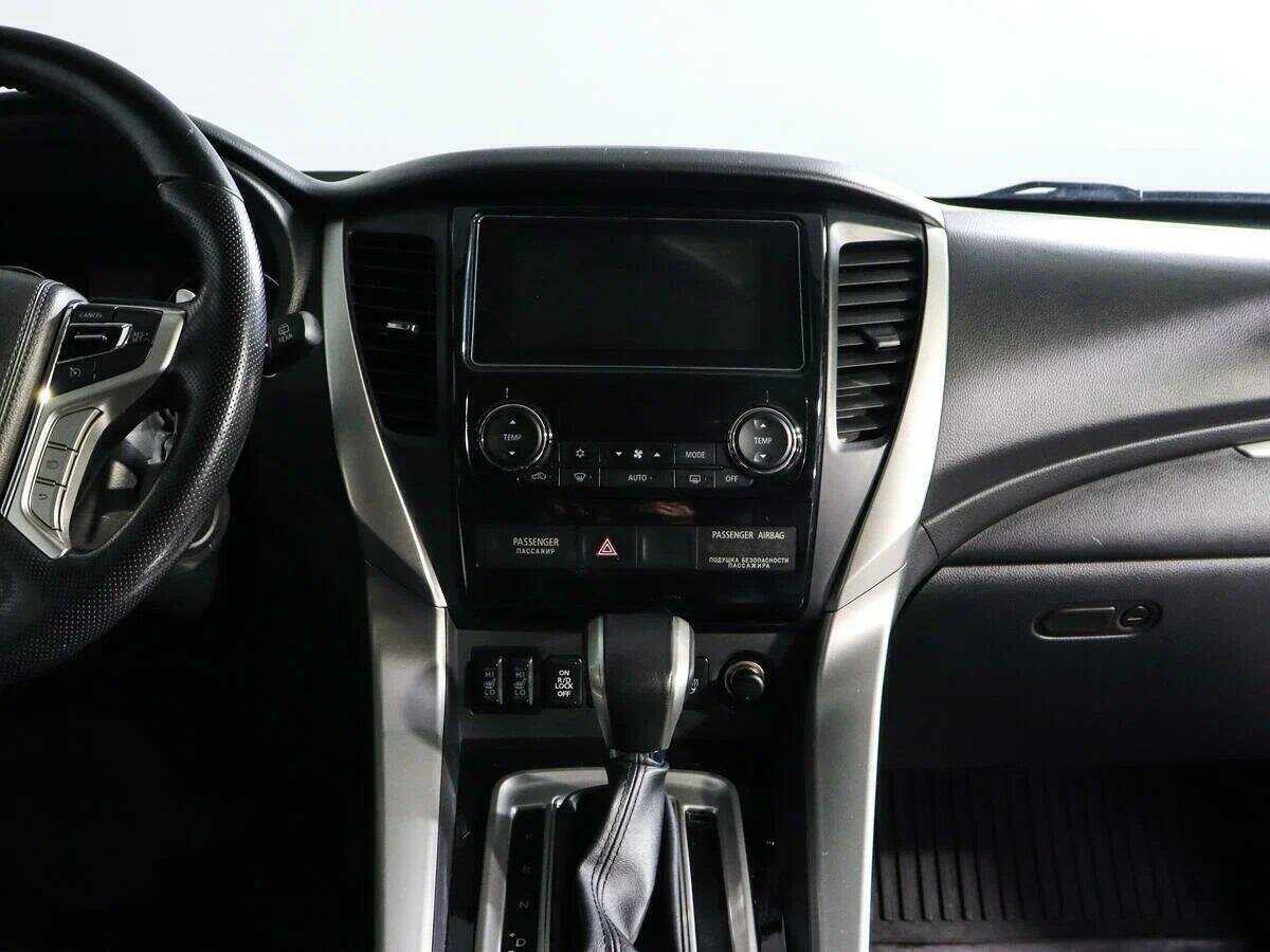 Mitsubishi Pajero Sport, 2017 Фото №11