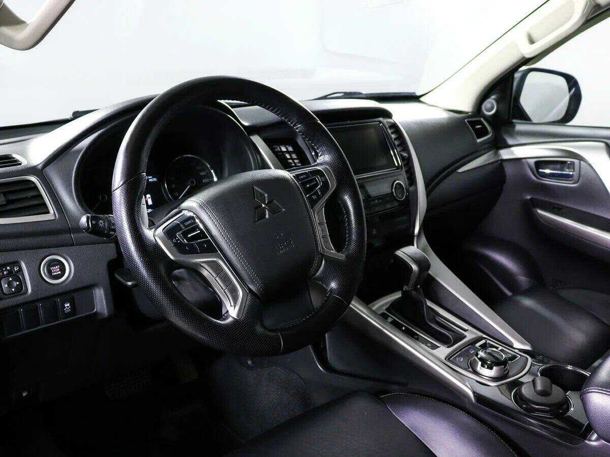 Mitsubishi Pajero Sport, 2017 Фото №12