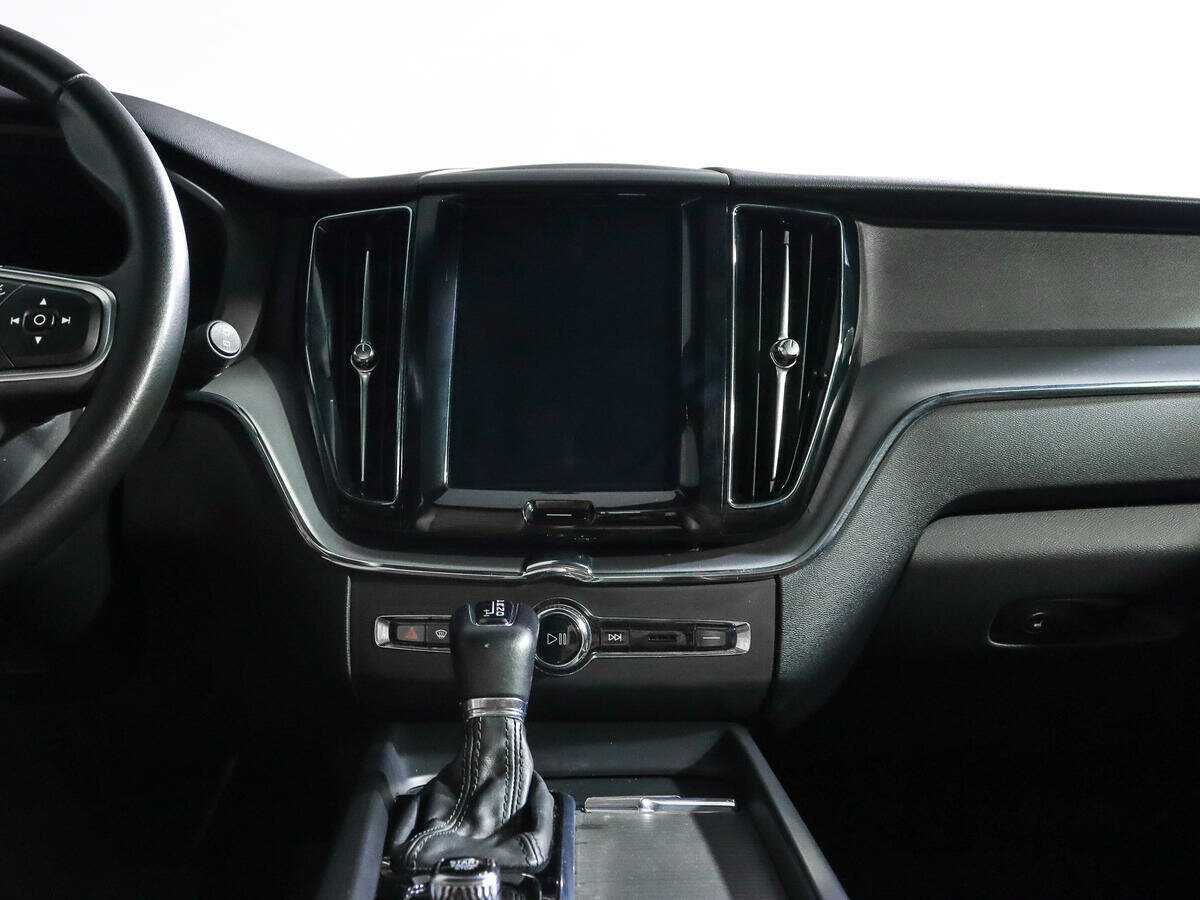 Volvo XC60, 2020 Фото №13