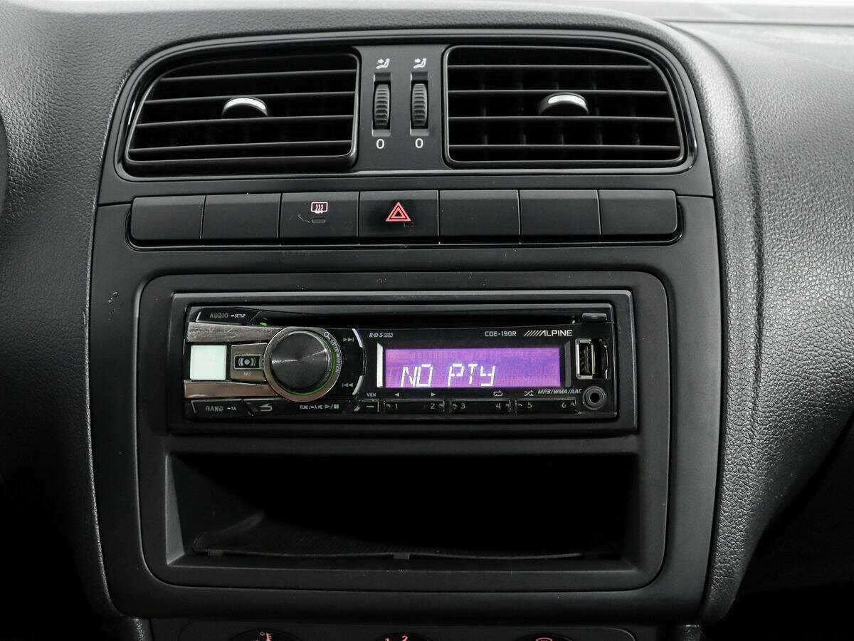 Volkswagen Polo, 2018 Фото №11