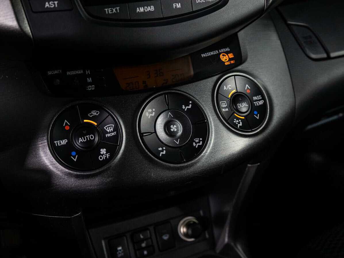 Toyota RAV4, 2011 Фото №15