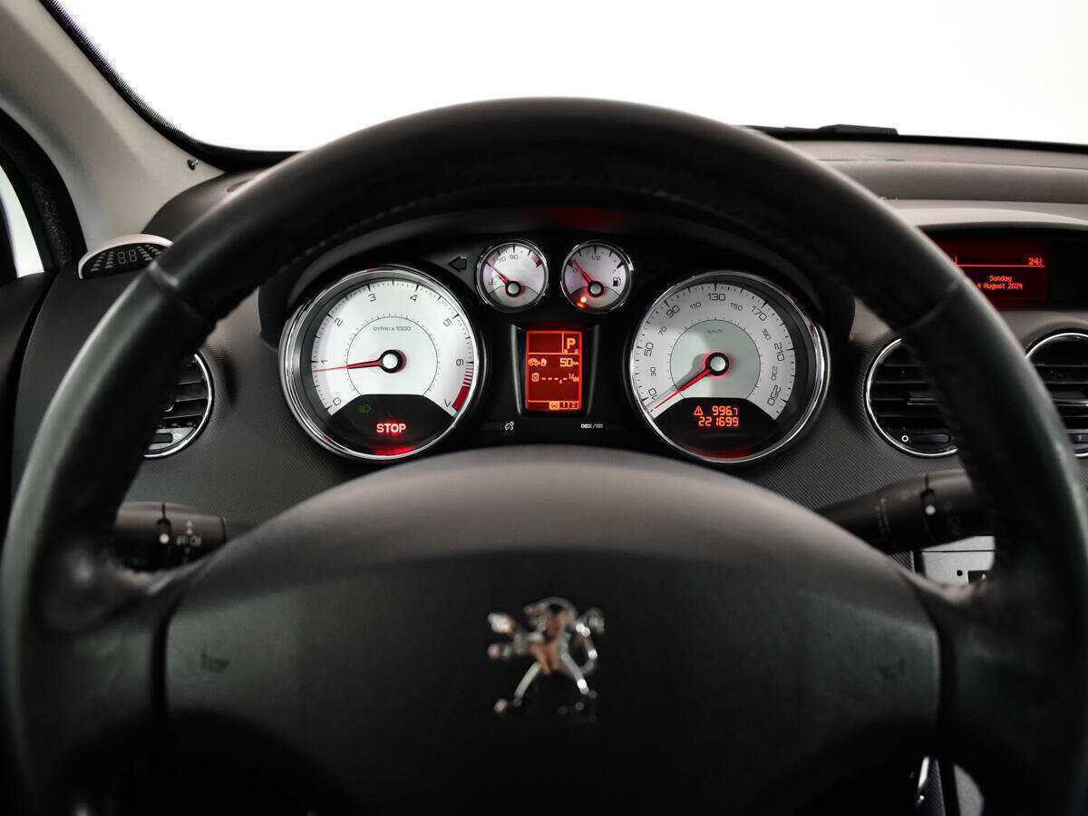 Peugeot 308, 2010 Фото №11