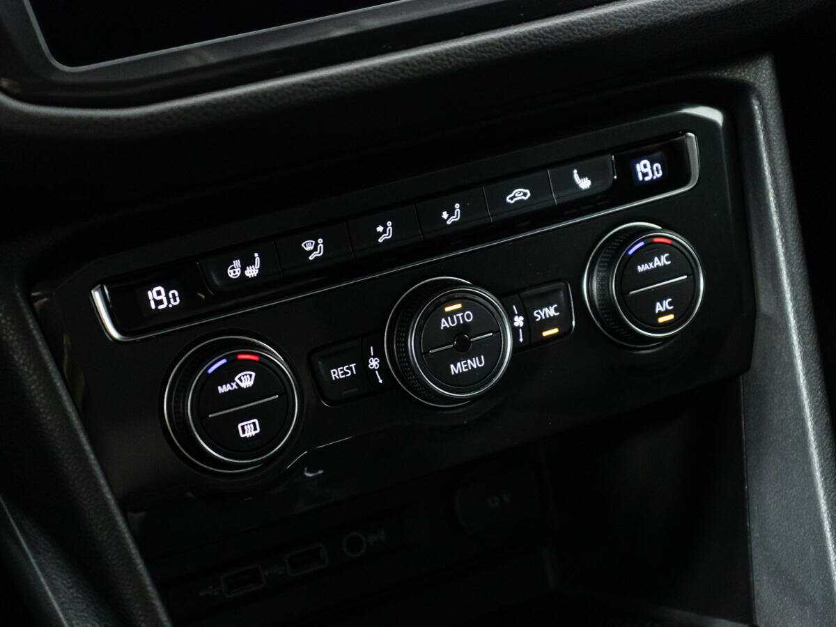 Volkswagen Tiguan, 2018 Фото №16