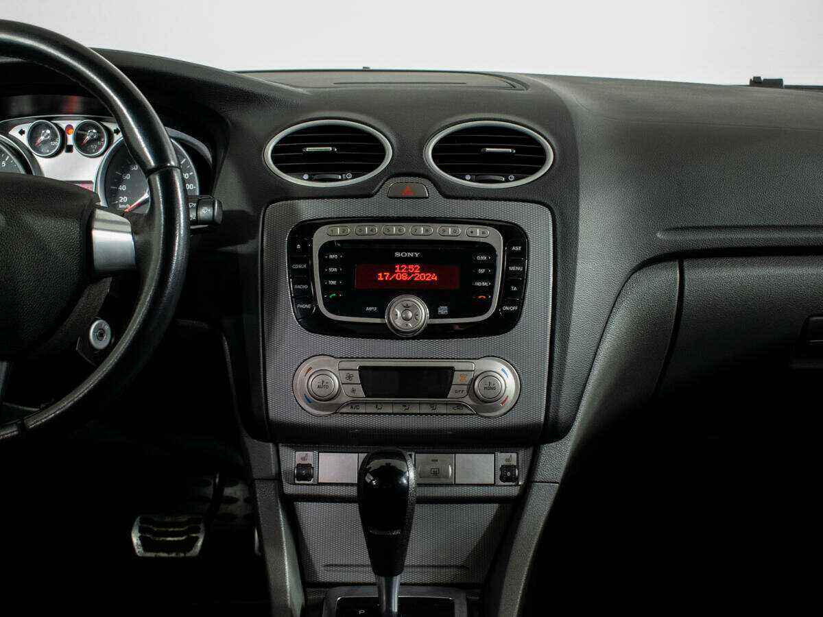 Ford Focus, 2010 Фото №9