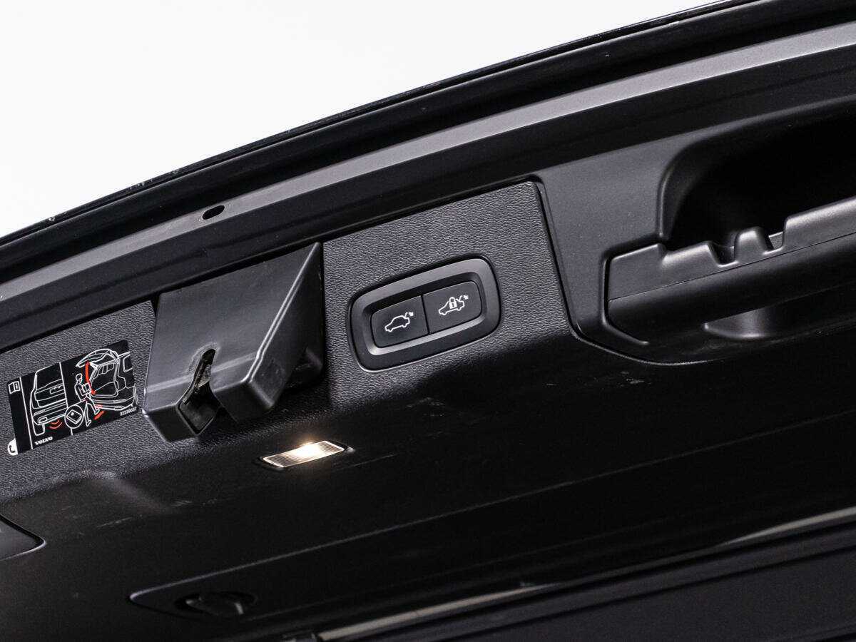 Volvo XC60, 2019 Фото №15