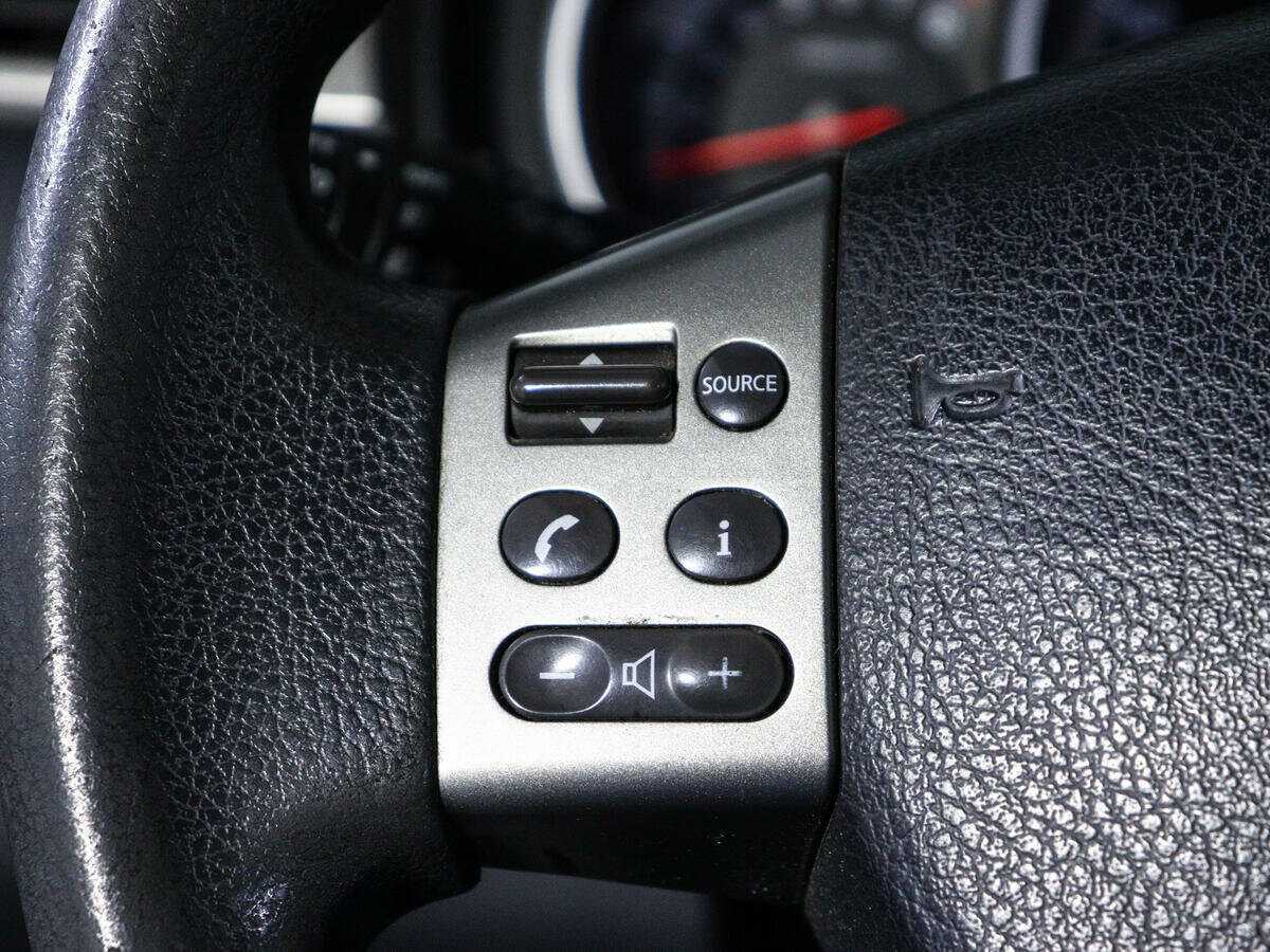 Nissan Tiida, 2011 Фото №17