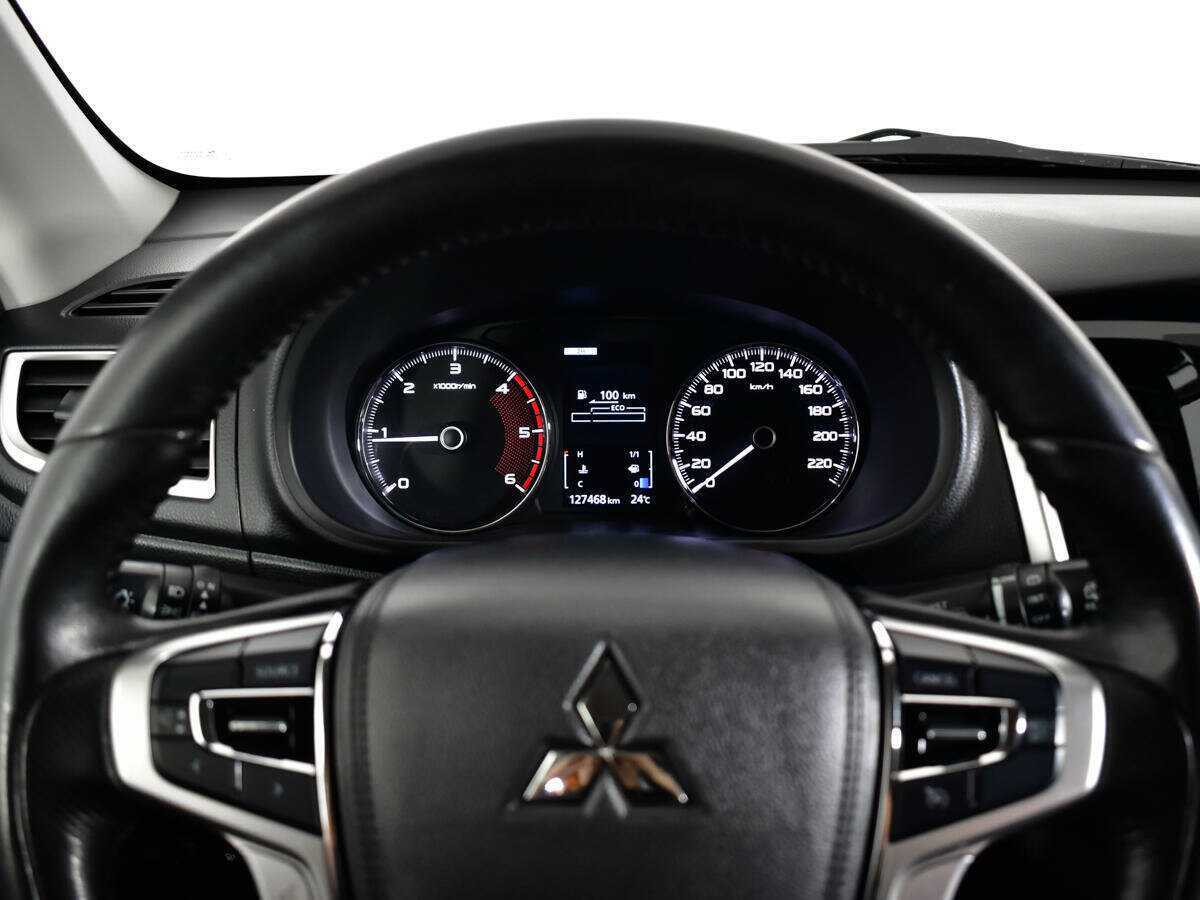 Mitsubishi Pajero Sport, 2017 Фото №11