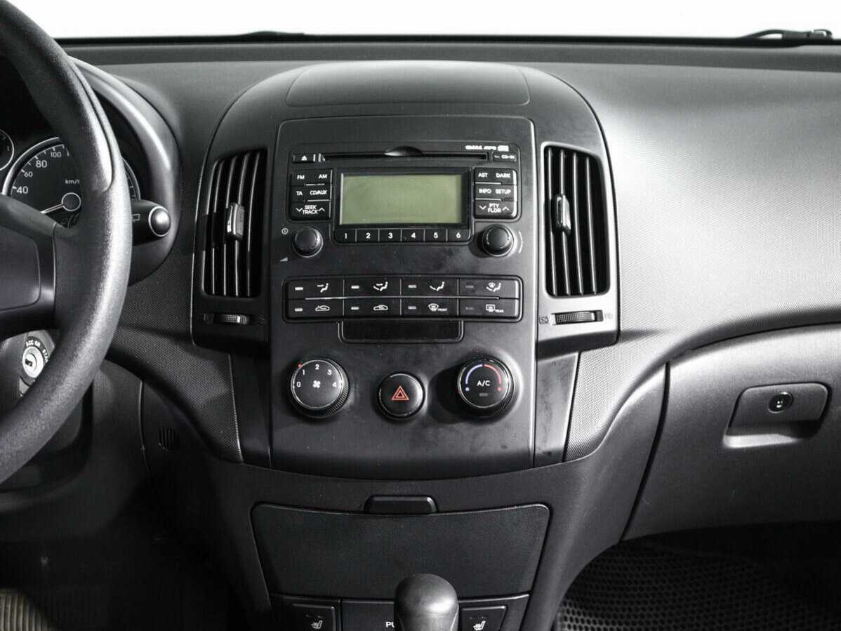 Hyundai i30, 2010 Фото №11