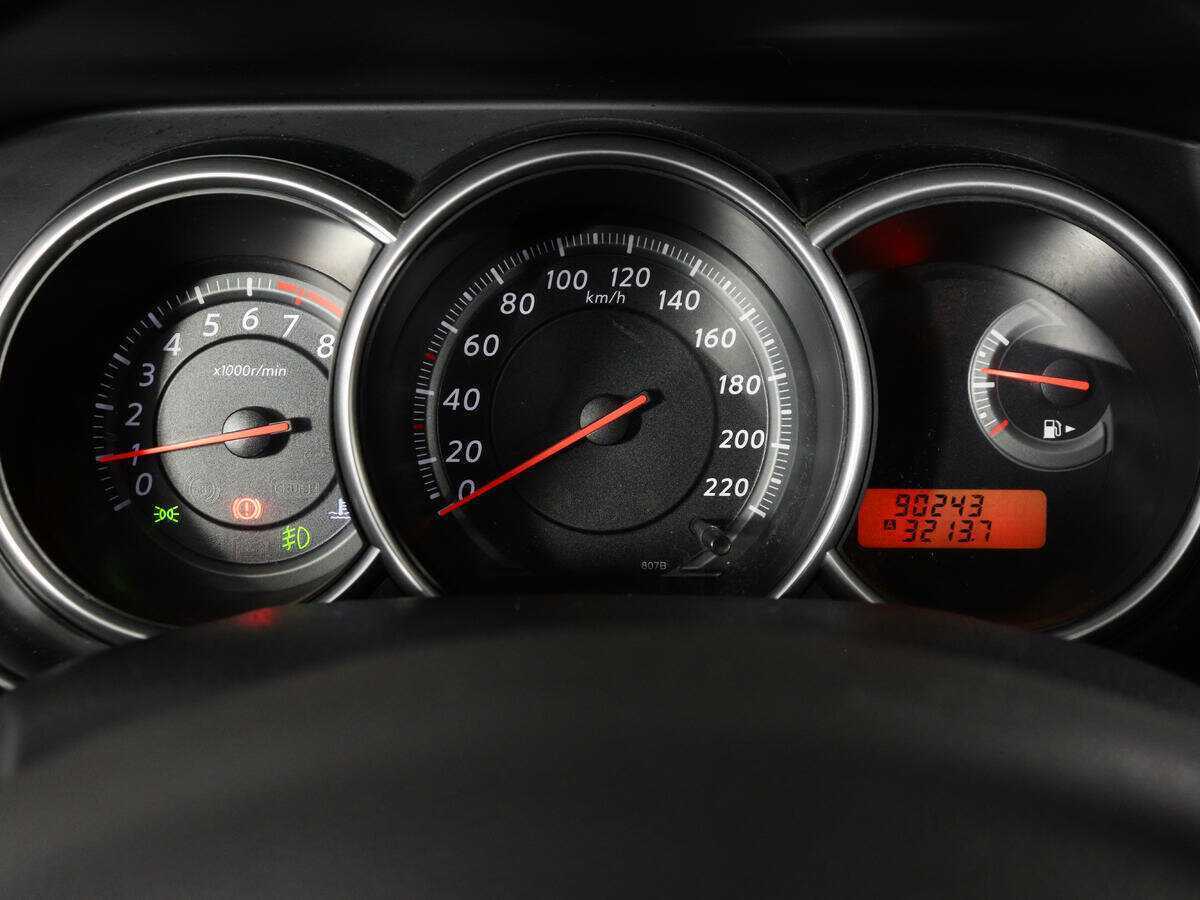 Nissan Tiida, 2011 Фото №10