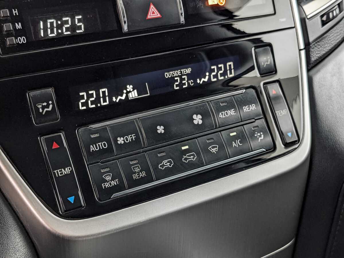 Toyota Land Cruiser, 2018 Фото №17