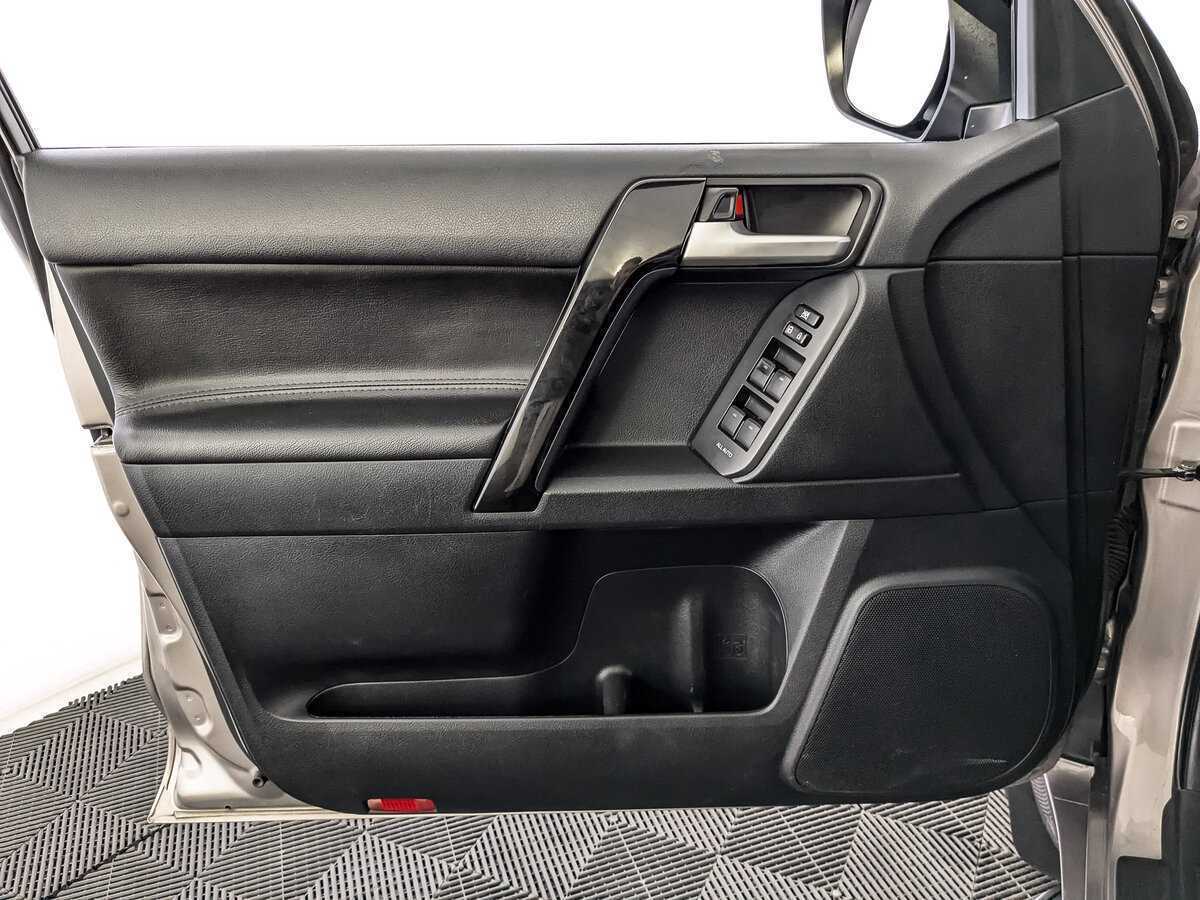 Toyota Land Cruiser Prado, 2018 Фото №19