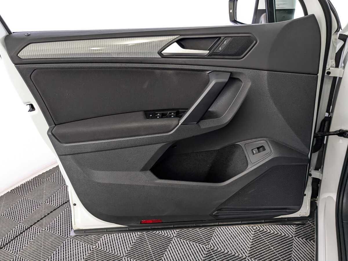 Volkswagen Tiguan, 2021 Фото №15