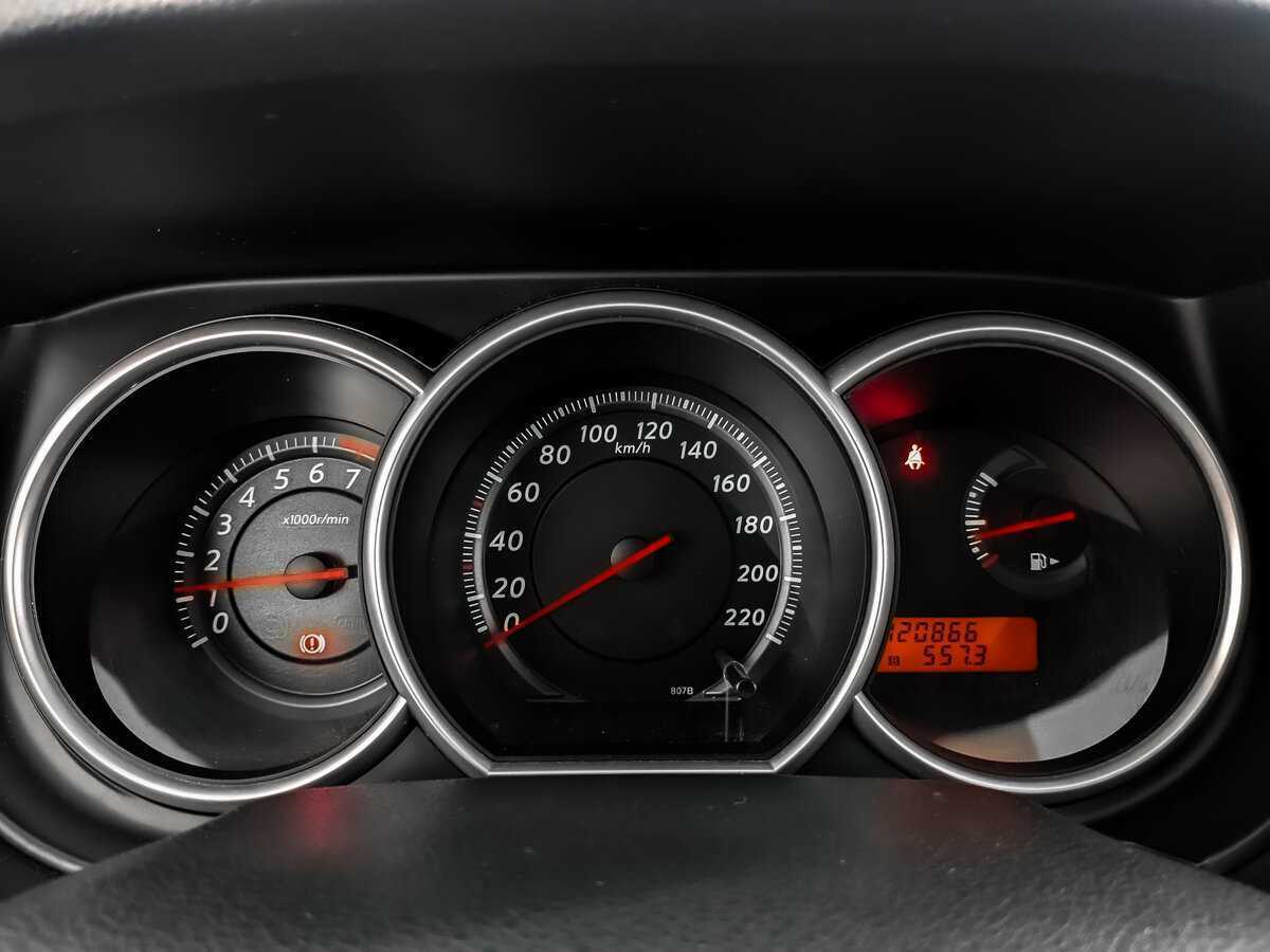 Nissan Tiida, 2011 Фото №12