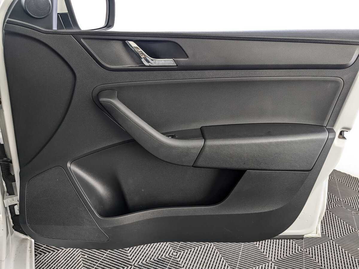 Skoda Rapid, 2015 Фото №21