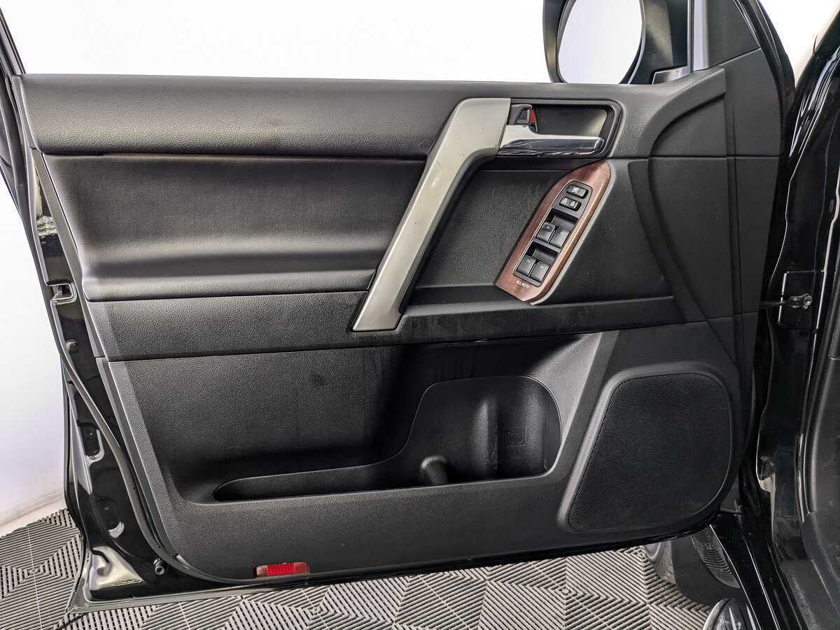 Toyota Land Cruiser Prado, 2017 Фото №15