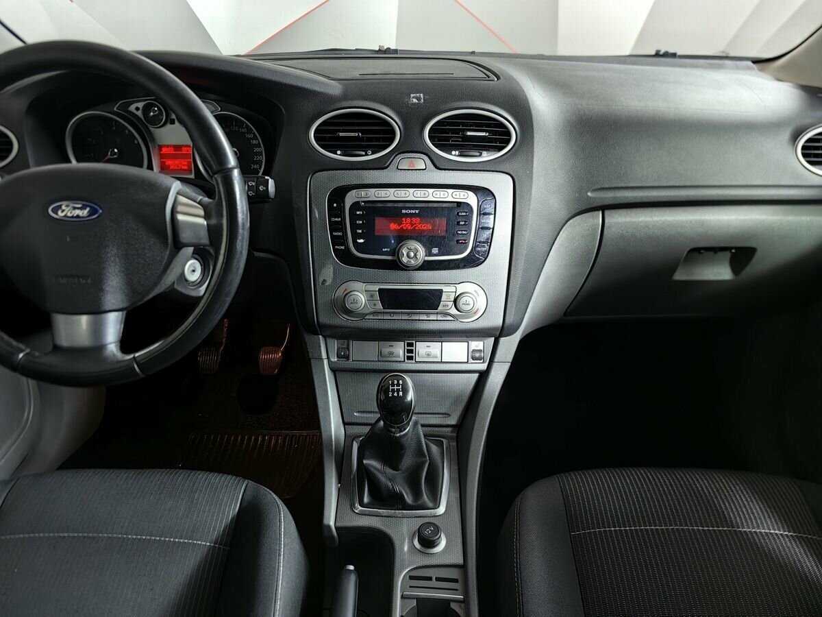 Ford Focus, 2010 Фото №11