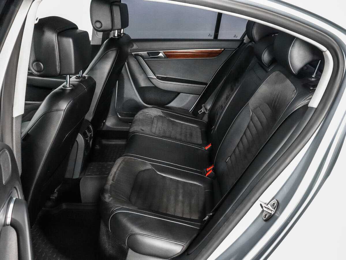 Volkswagen Passat, 2011 Фото №11