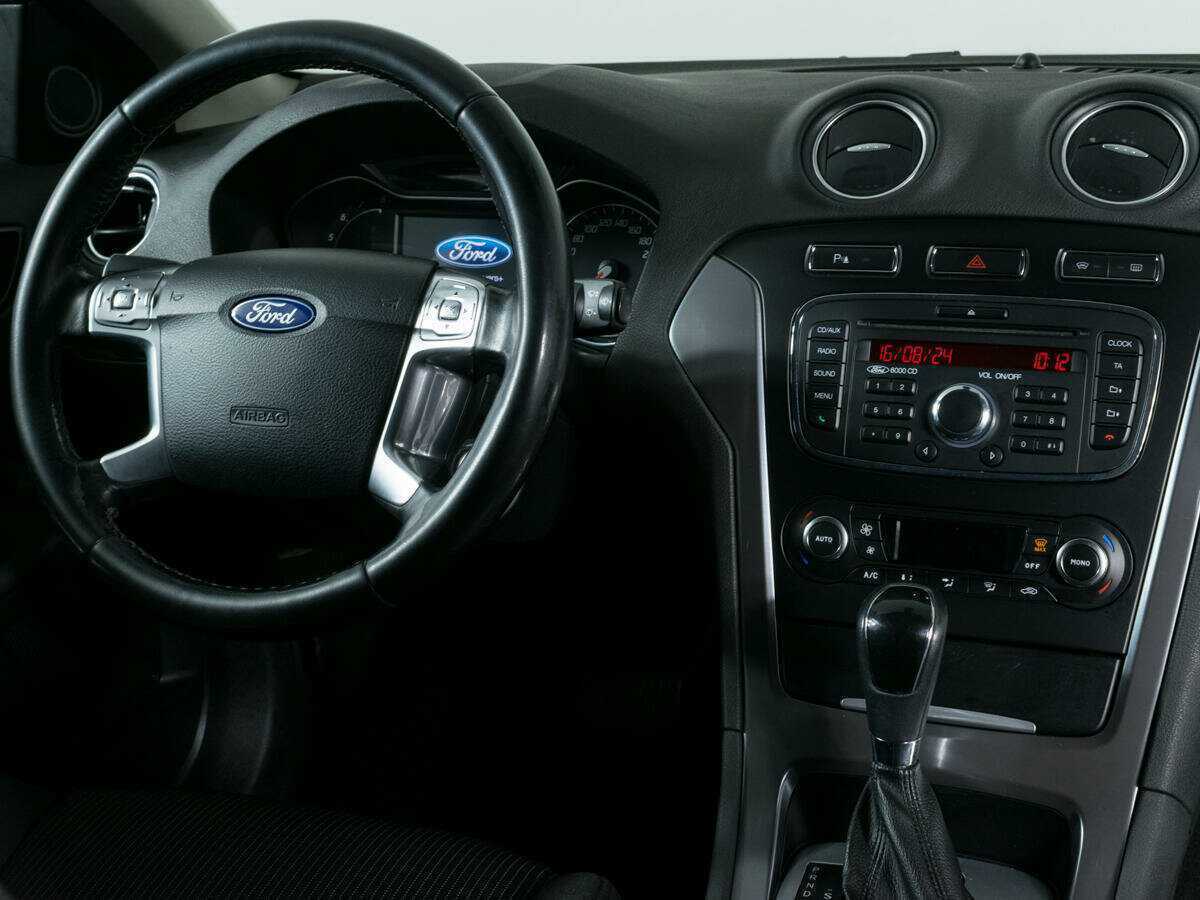 Ford Mondeo, 2013 Фото №12