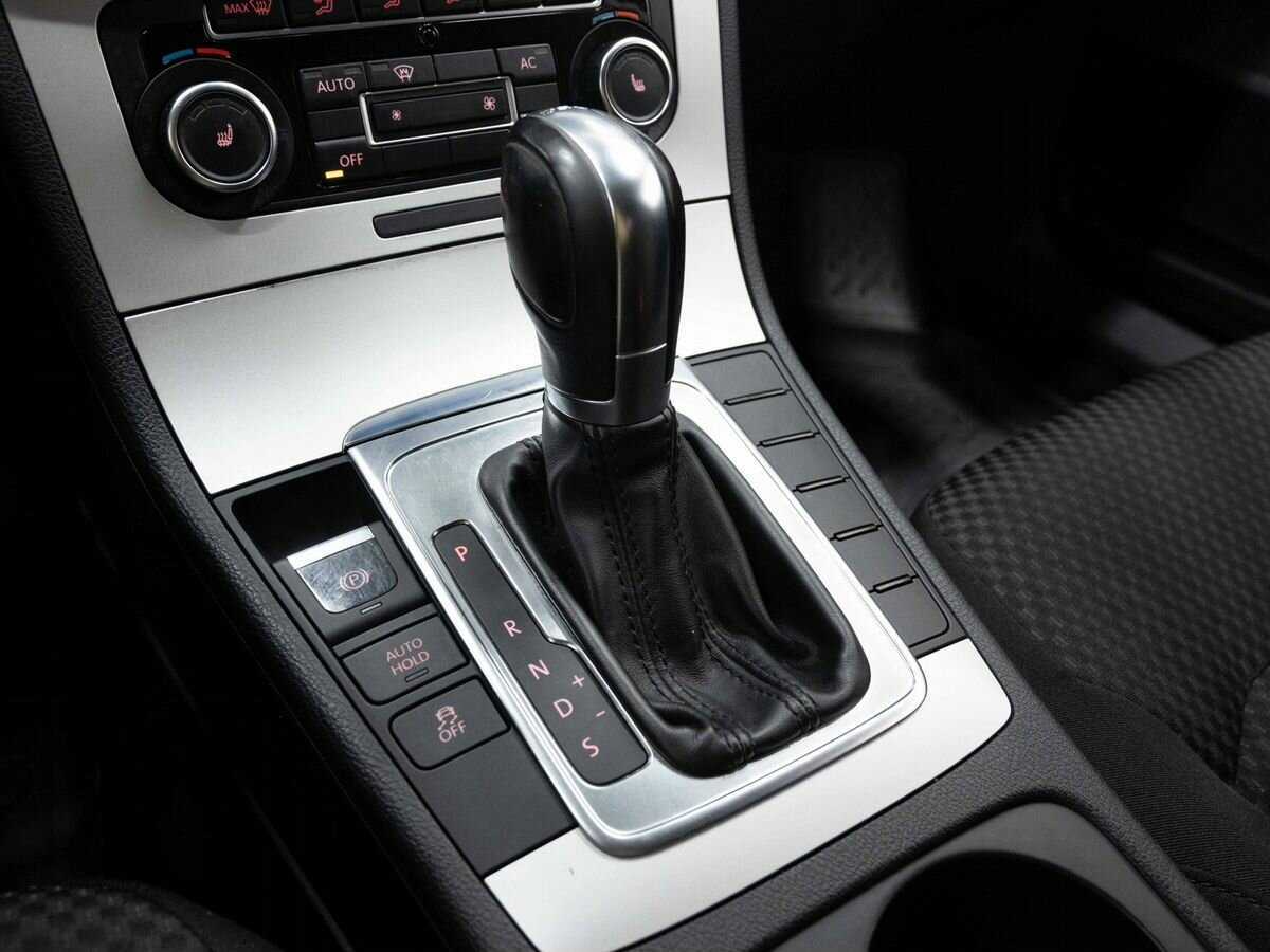 Volkswagen Passat, 2011 Фото №24