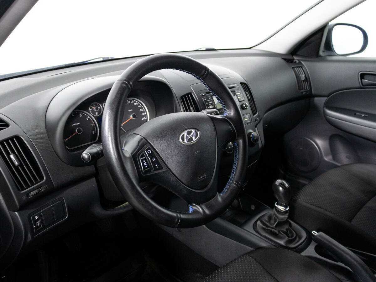 Hyundai i30, 2010 Фото №11
