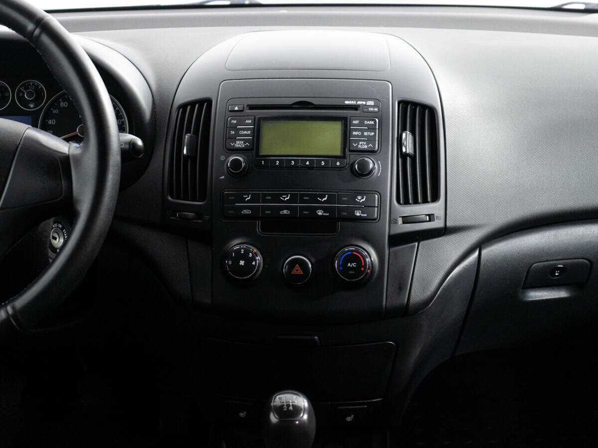 Hyundai i30, 2010 Фото №14