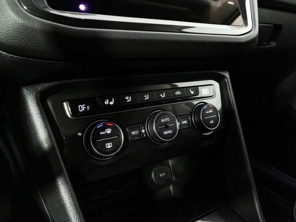 Volkswagen Tiguan, 2018 Фото №18