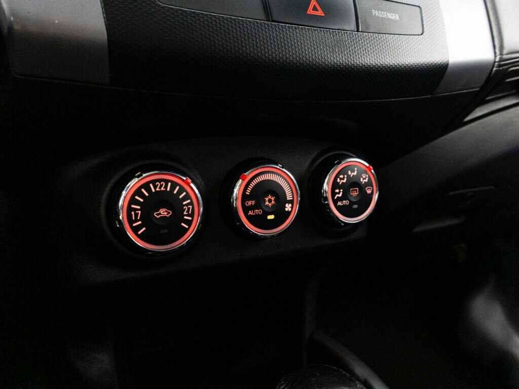 Mitsubishi Outlander, 2011 Фото №17