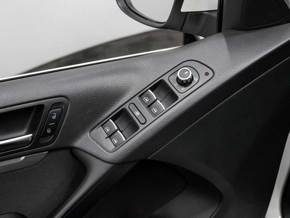 Volkswagen Tiguan, 2011 Фото №16