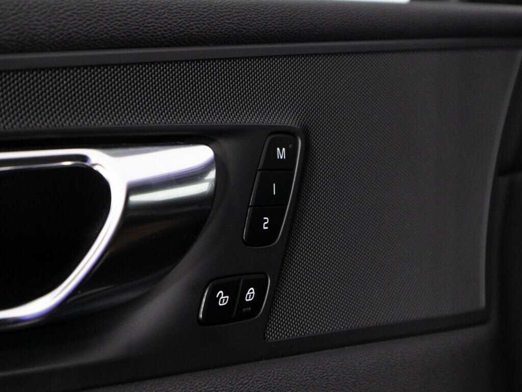 Volvo XC60, 2021 Фото №22