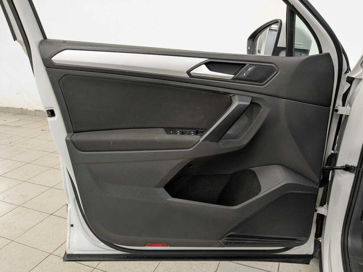 Volkswagen Tiguan, 2021 Фото №19