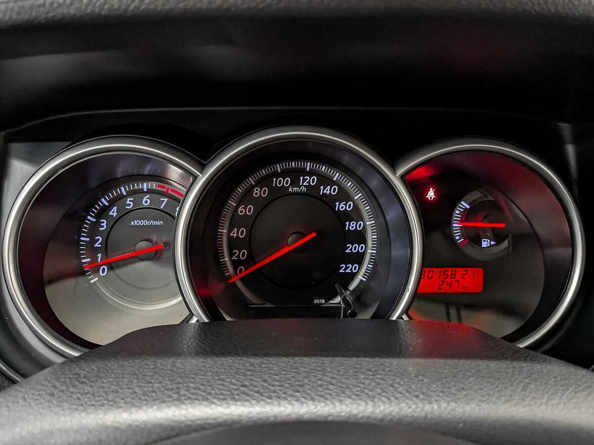 Nissan Tiida, 2010 Фото №16