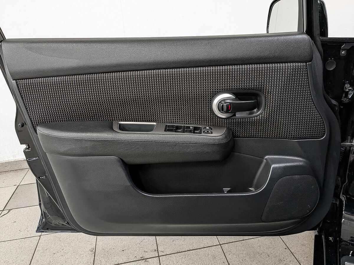 Nissan Tiida, 2010 Фото №19