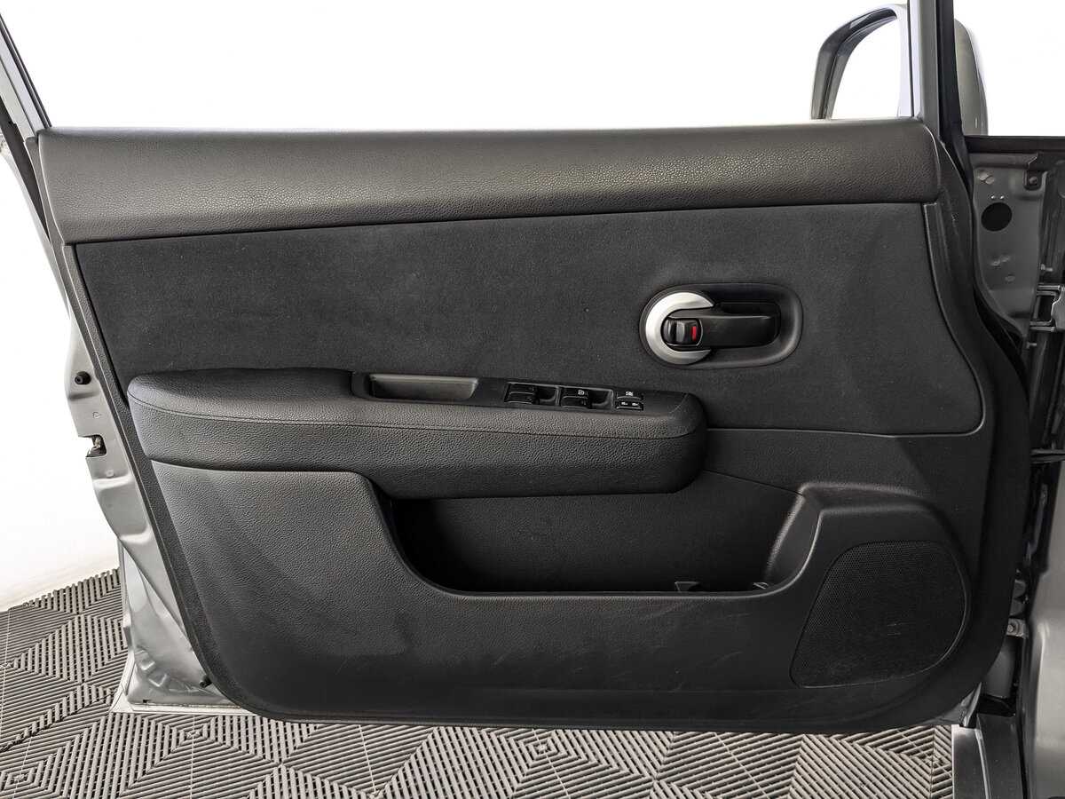Nissan Tiida, 2013 Фото №19