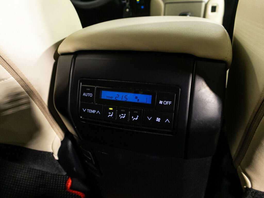 Toyota Land Cruiser Prado, 2019 Фото №19