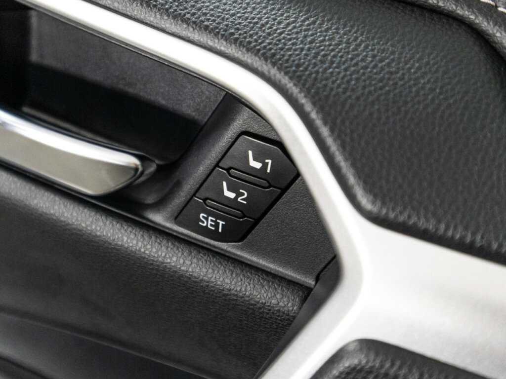 Toyota RAV4, 2022 Фото №17