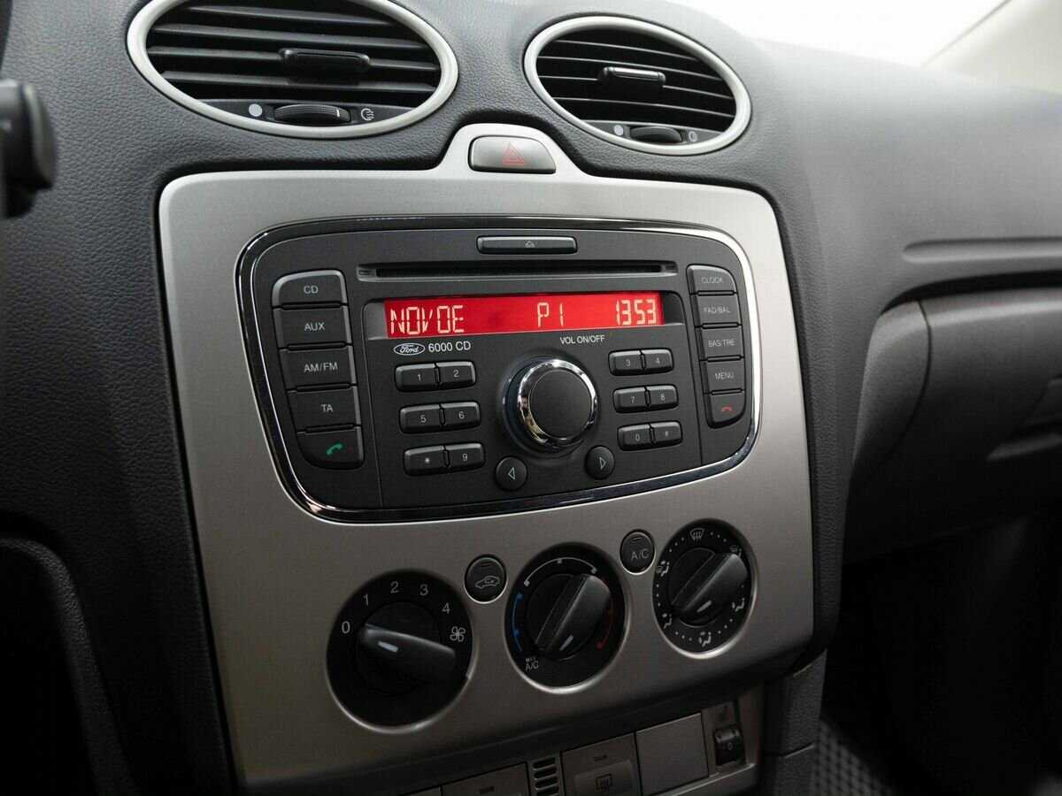 Ford Focus, 2011 Фото №17