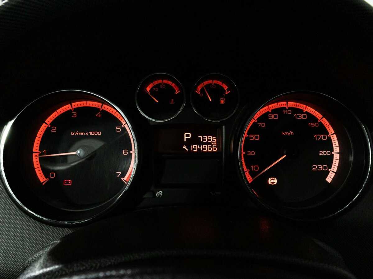 Peugeot 308, 2010 Фото №12