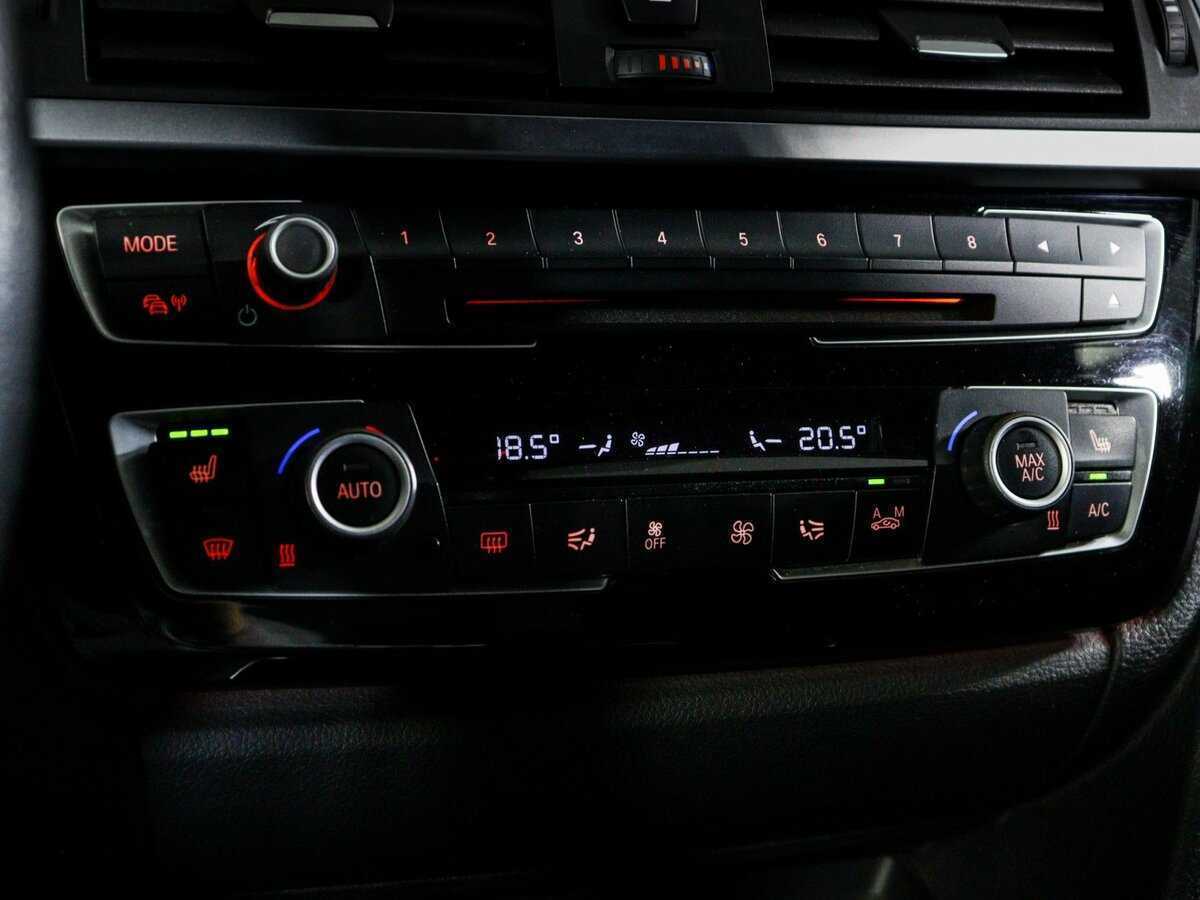 BMW 3 серии 318i, 2015 Фото №19