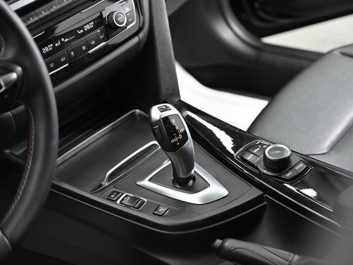 BMW 3 серии 318i, 2017 Фото №13