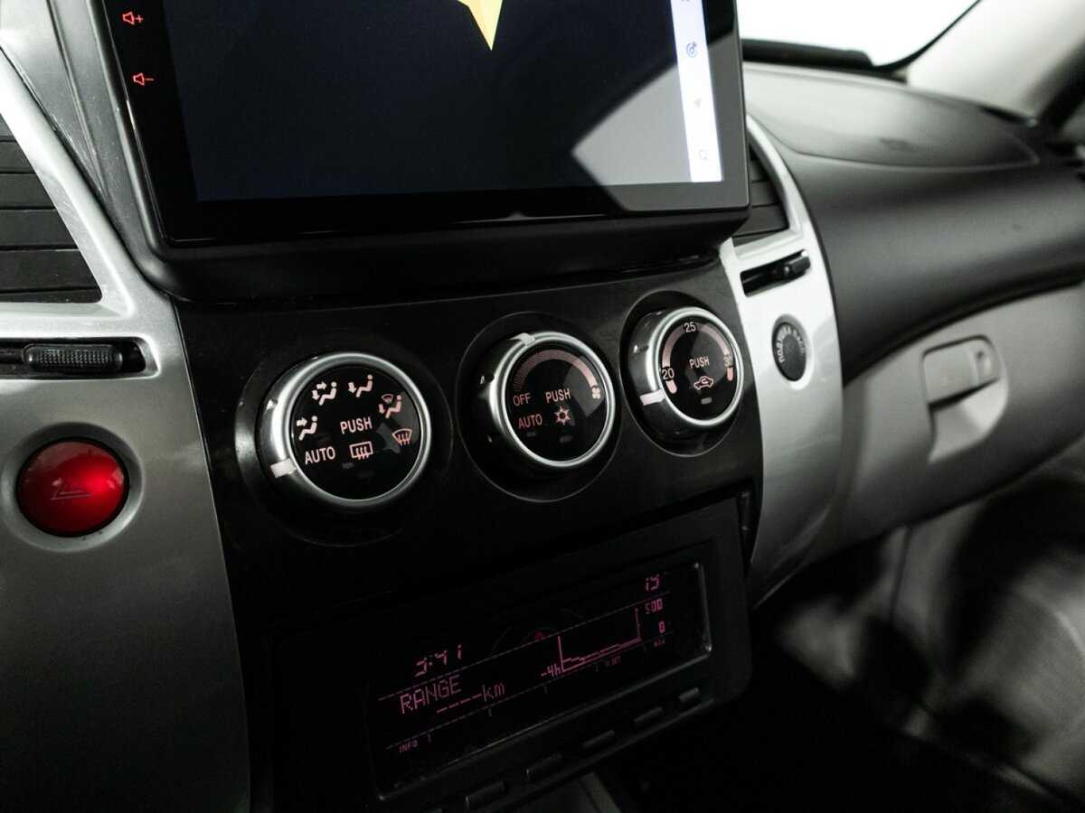 Mitsubishi Pajero Sport, 2013 Фото №16