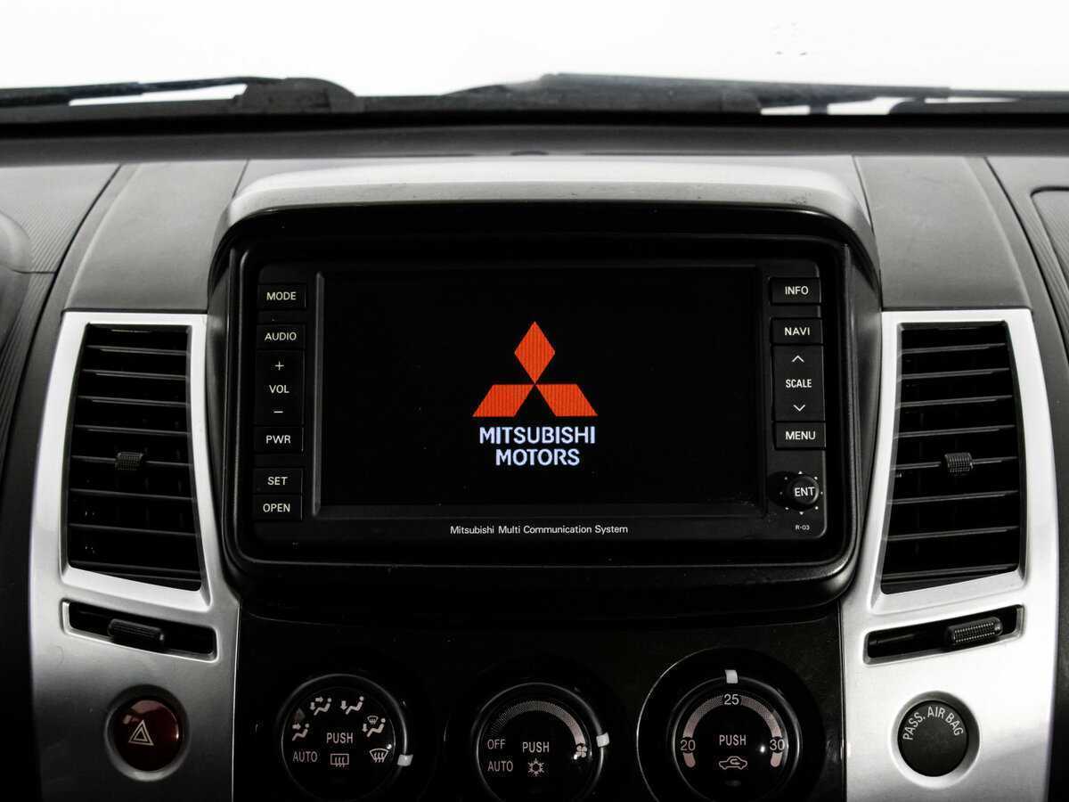 Mitsubishi Pajero Sport, 2010 Фото №11