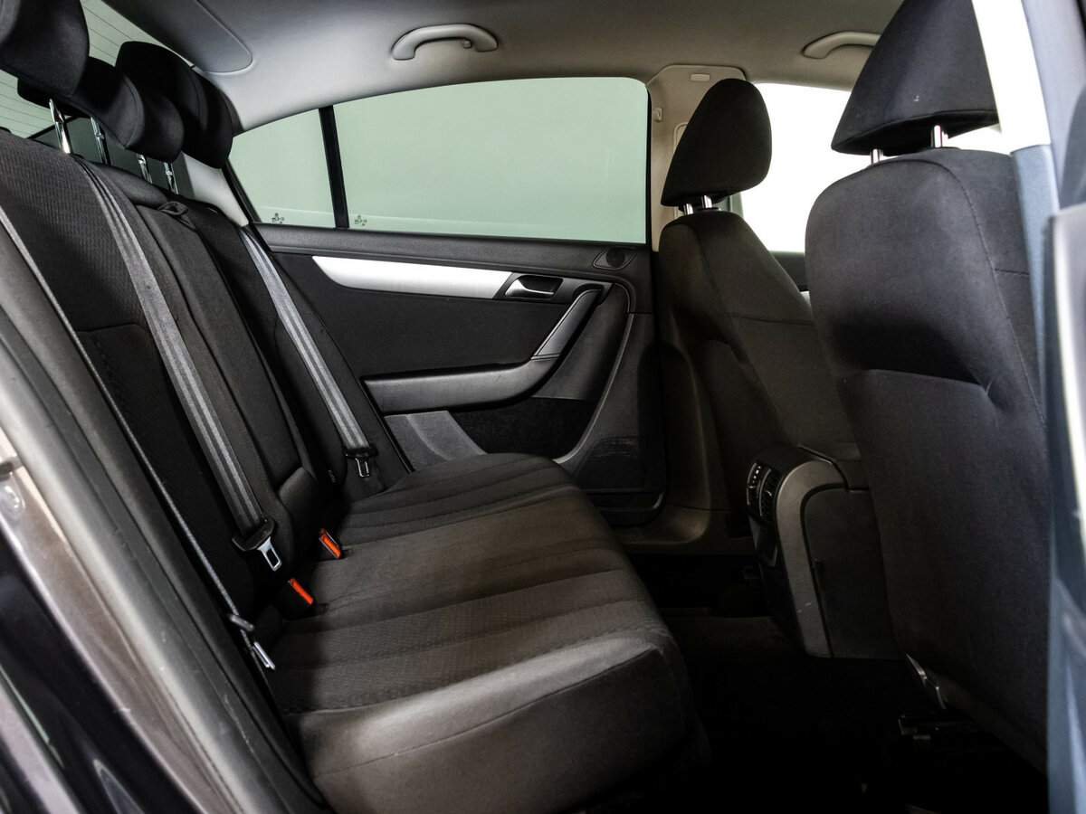 Volkswagen Passat, 2011 Фото №12