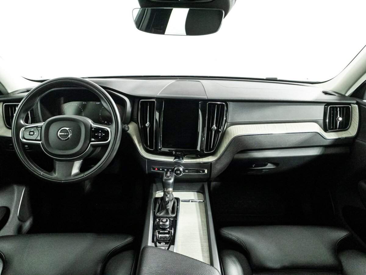 Volvo XC60, 2020 Фото №13