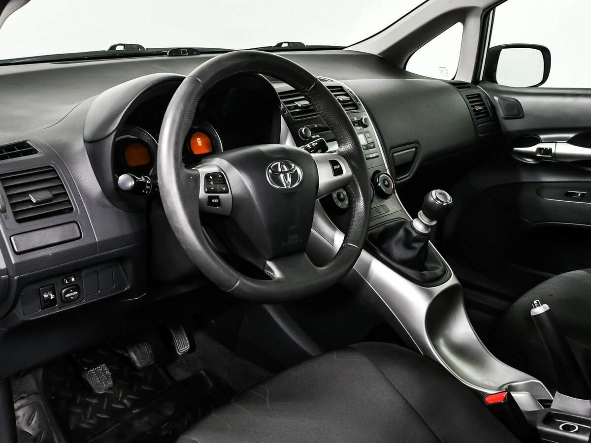 Toyota Auris, 2011 Фото №12