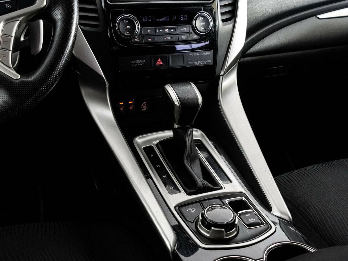 Mitsubishi Pajero Sport, 2017 Фото №15