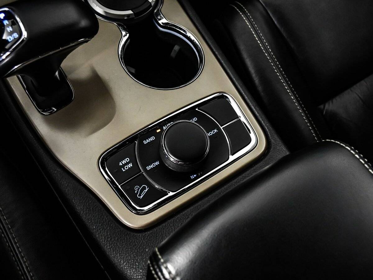 Jeep Grand Cherokee IV (WK2) Рестайлинг, 2013 Фото №18