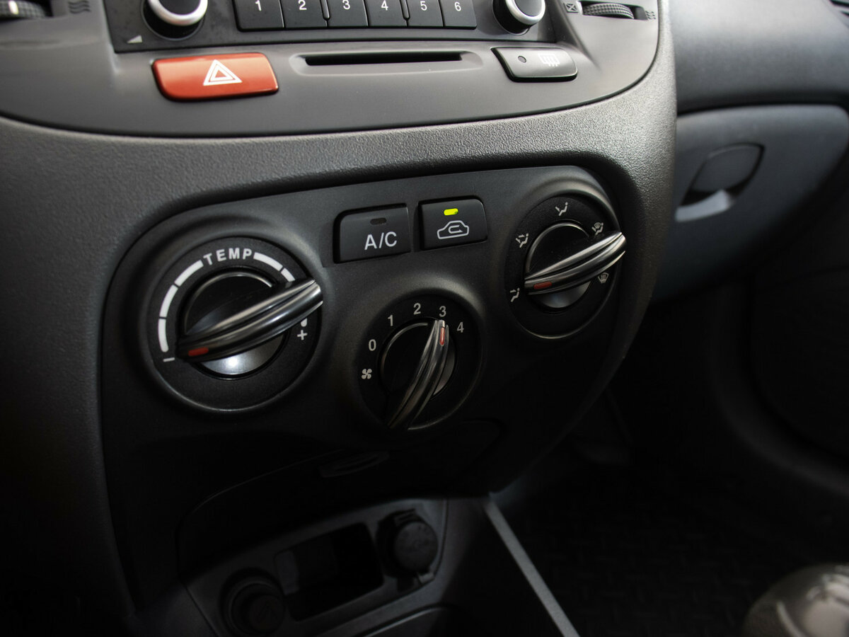 Kia Rio II Рестайлинг, 2010 Фото №11