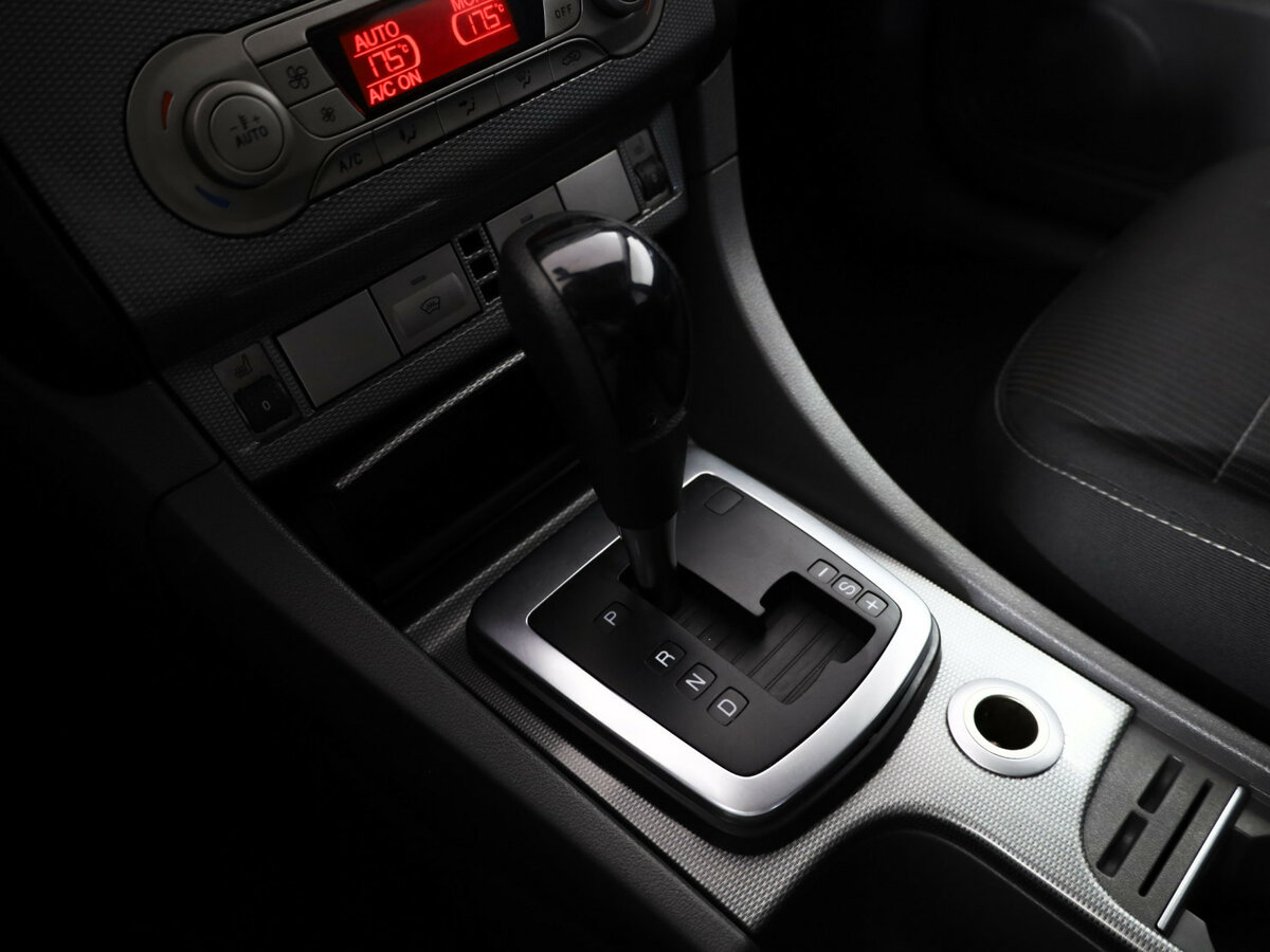 Ford Focus II Рестайлинг, 2010 Фото №11