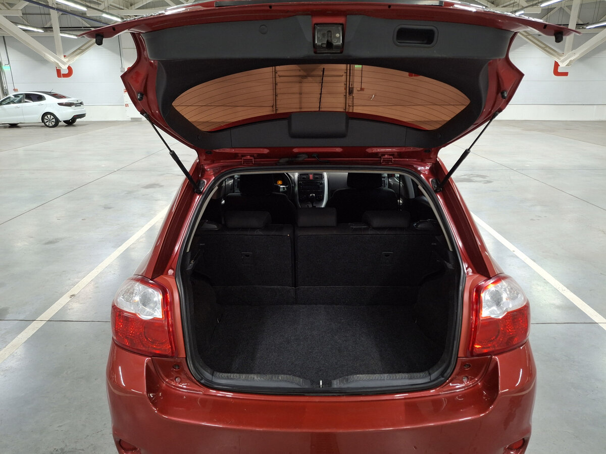 Toyota Auris I Рестайлинг, 2010 Фото №10